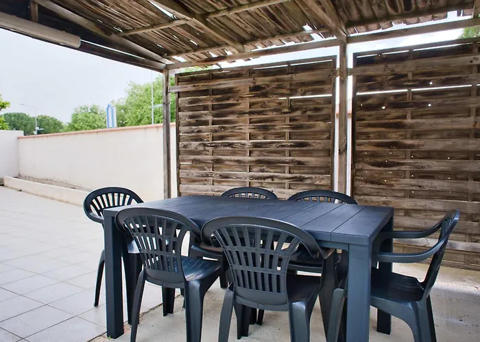 Prázdninový dům Family House With Beautiful Garden Saint-Hippolyte (Pyrenees-Orientales)